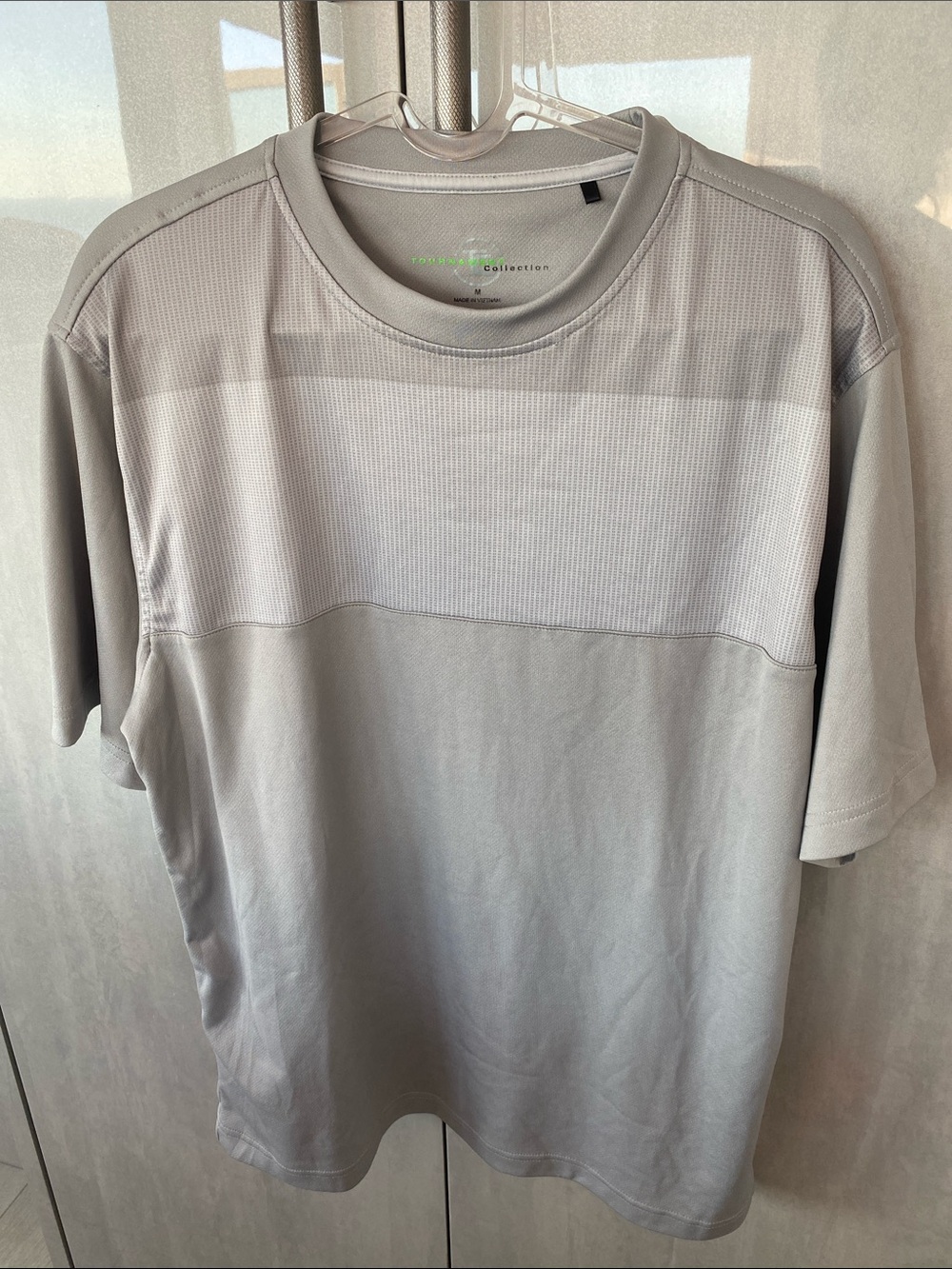 Men's Crew Neck Performance athletic Shirt - Light Gray